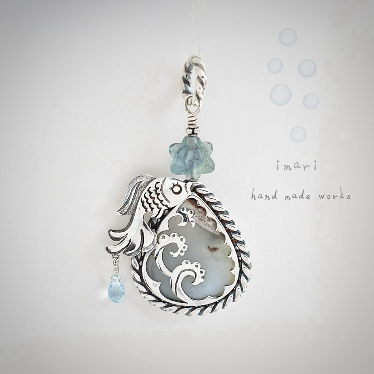 遠浅の海☆ナチュラルアクアカルセドニーのお魚さん☆ペンダントトップ