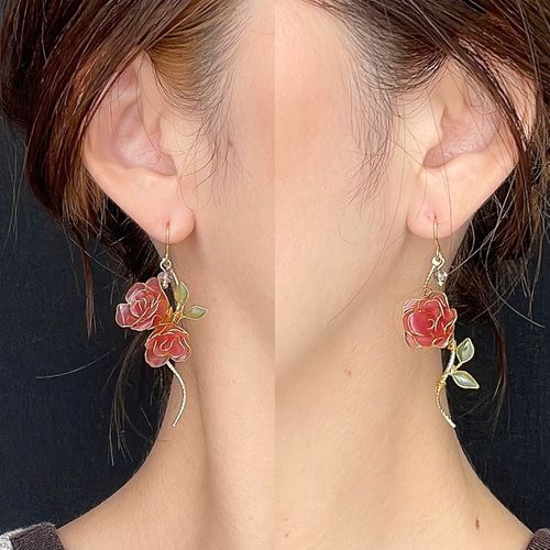 色が変わる薔薇咲くピアス/イヤリング ٭❀* 揺れる大人可愛い・華奢で
