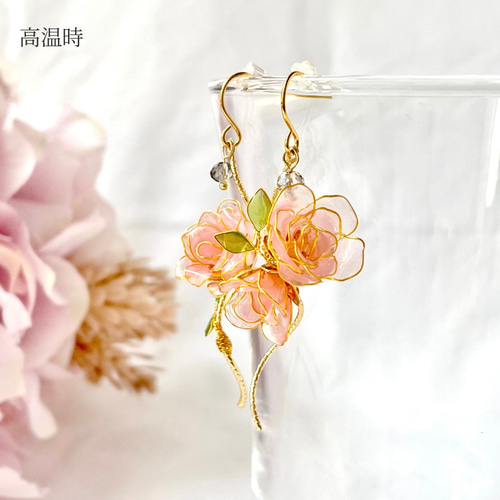 色が変わる薔薇咲くピアス/イヤリング ٭❀* 揺れる大人可愛い・華奢で