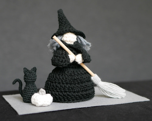 【売切れ・オーダー】ハロウィンの置物（オバケ）　ハンドメイド 手編み 46952b4297bc896a4cf786e64a1306