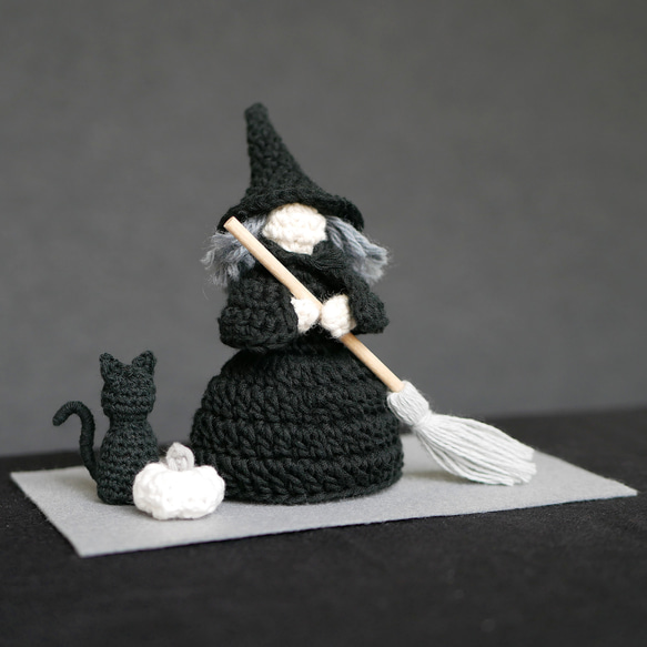 ハロウィンの置物（オバケ） ハンドメイド 手編み シックでコンパクト