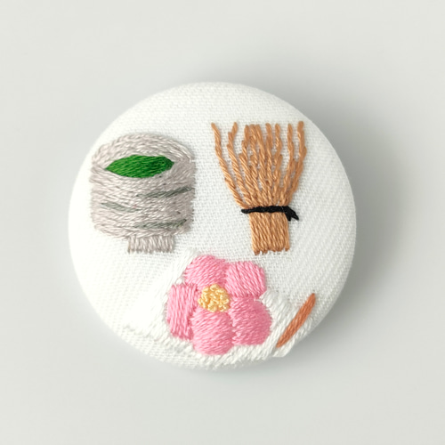 受注制作】お抹茶をどうぞ刺繍ブローチ 茶道 ブローチ かなちゃん手