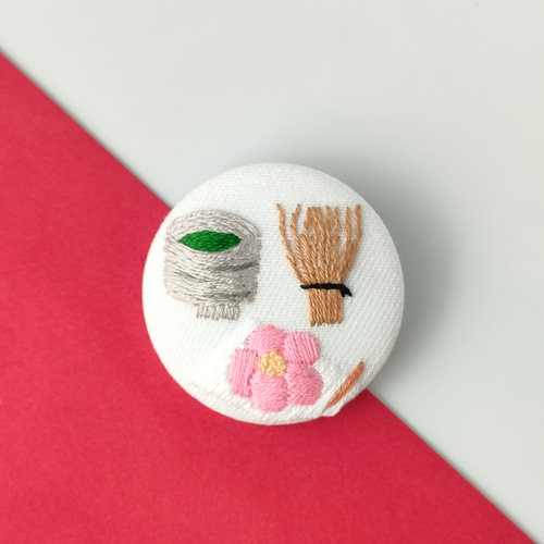 受注制作】お抹茶をどうぞ刺繍ブローチ 茶道 ブローチ かなちゃん手
