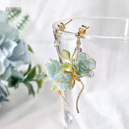色が変わる薔薇咲くピアス/イヤリング ٭❀* 揺れる大人可愛い・華奢で