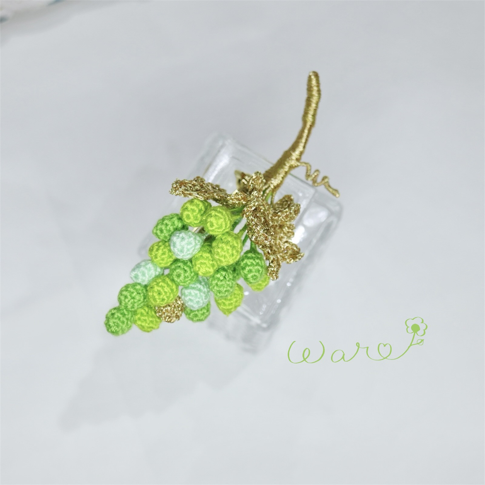 【秋のフルーツブローチ】 シャインマスカットのブローチ