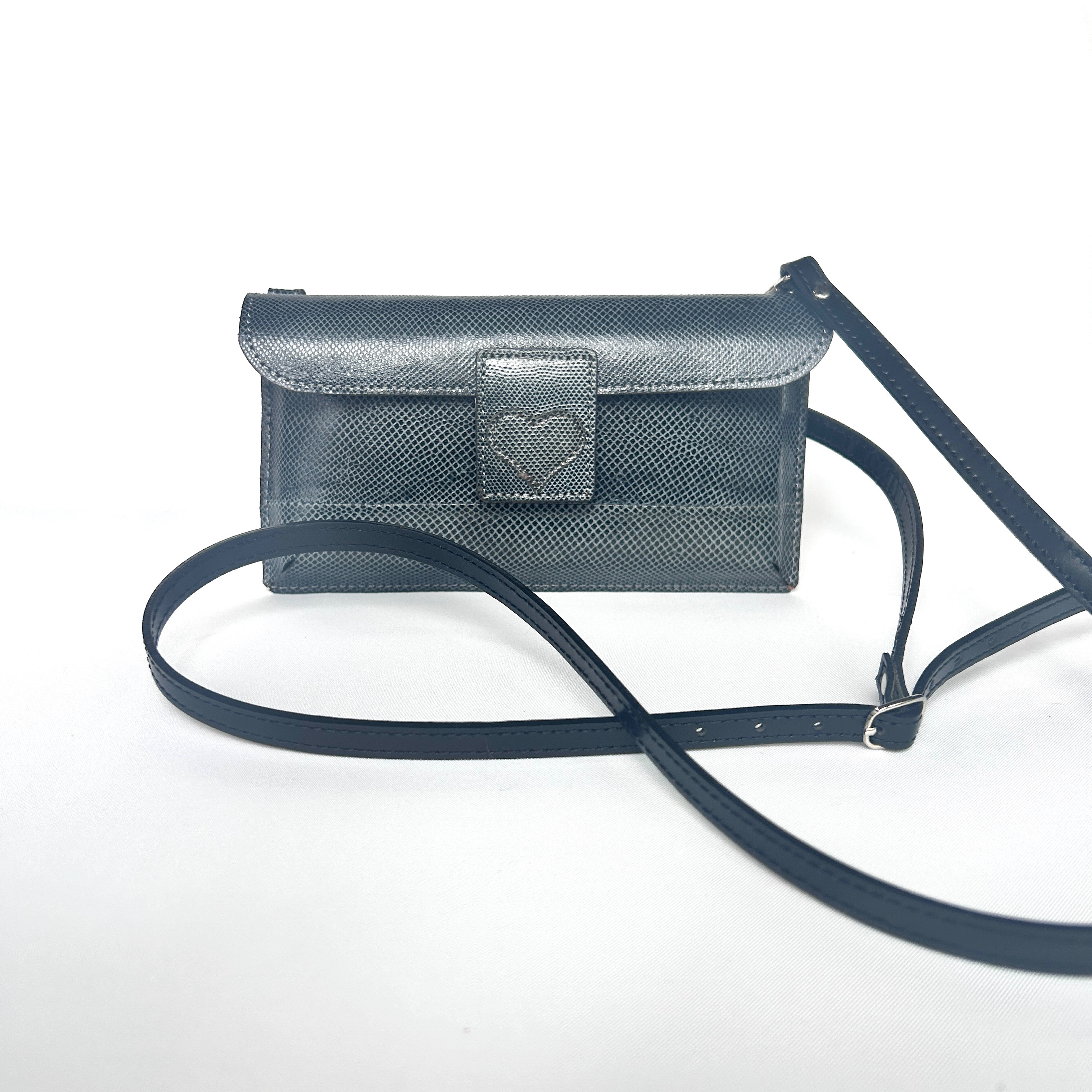 ウォータースネークスマホポーチ　スマホショルダー　ネイビー　内側ポケット付き