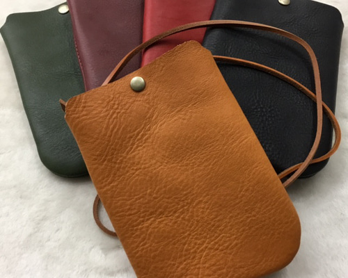栃木レザー スマホポーチ サコッシュ ヌメ革 スマホショルダー