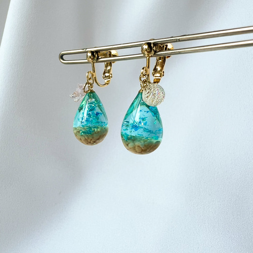 【売り切れ】海色雫 レジンイヤリング 海 レジン 雫 ラメ ブルー 夏 イヤリング・ピアス イヤリング