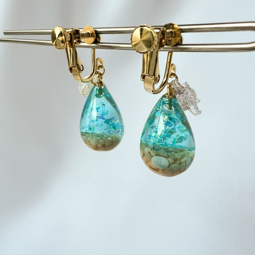 【売り切れ】海色雫 レジンイヤリング 海 レジン 雫 ラメ ブルー 夏 イヤリング・ピアス イヤリング