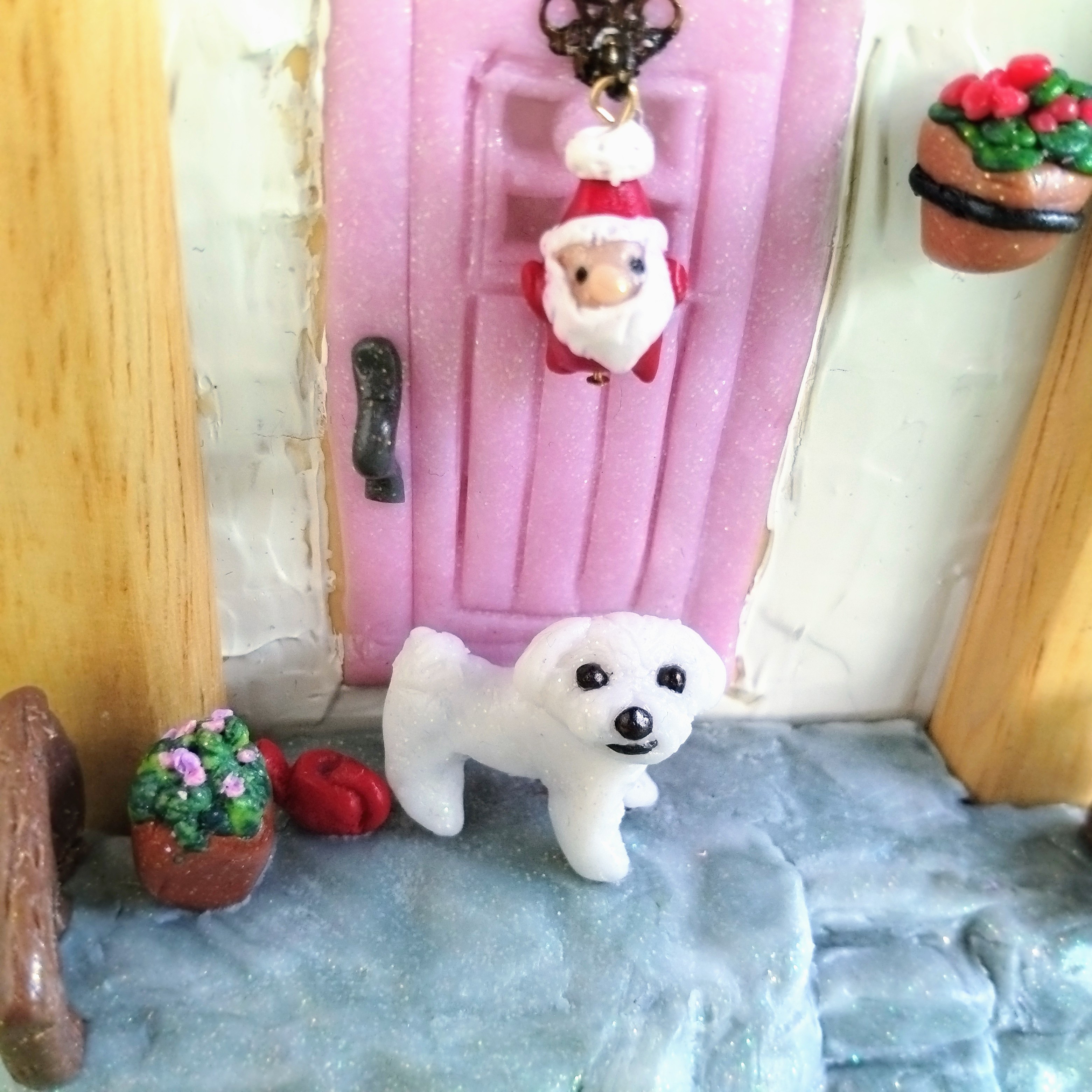 マルチーズちゃんとピンクの扉