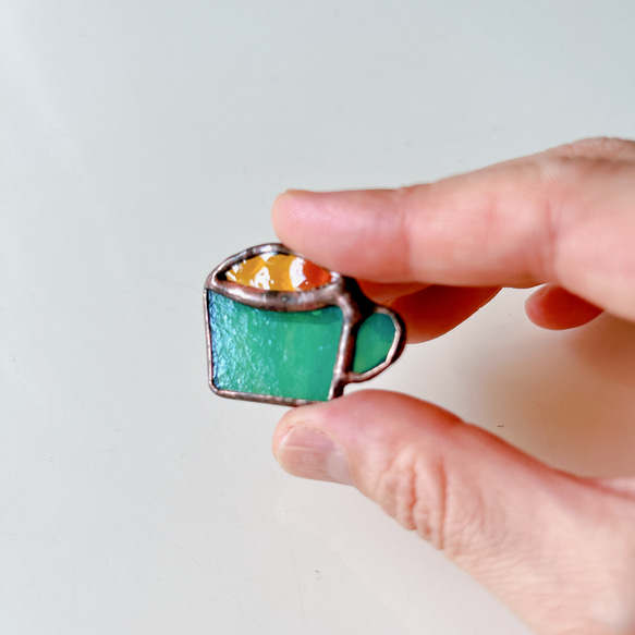 コーヒーカップブローチ(エメラルドグリーン) 3枚目の画像