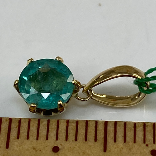 k18YG AU750 18金 天然エメラルド0.75ct 18金ペンダント