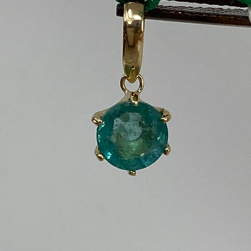 k18YG AU750 18金 天然エメラルド0.75ct 18金ペンダント