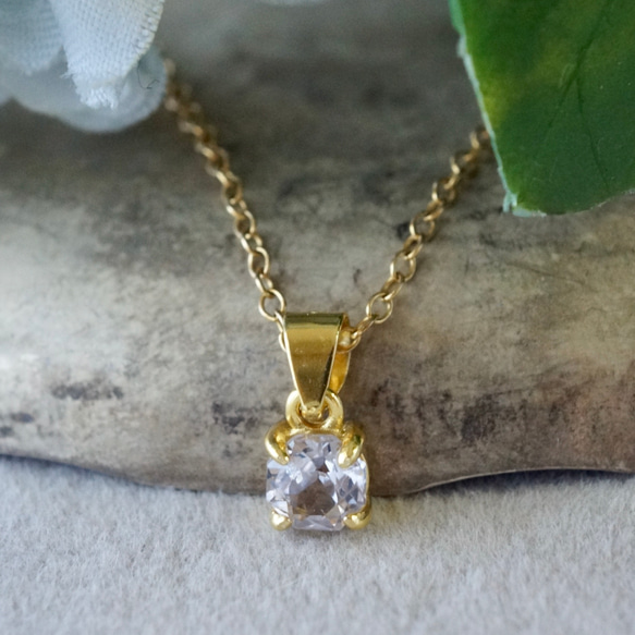 8月誕生石 グレー スピネル ペンダントトップ 18kゴールドプレーテド