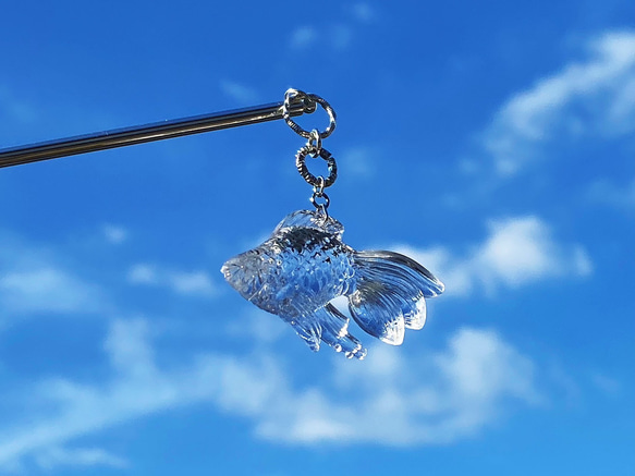 夏涼し 氷のような全透明金魚のかんざし【平面泡】 かんざし メノ工房