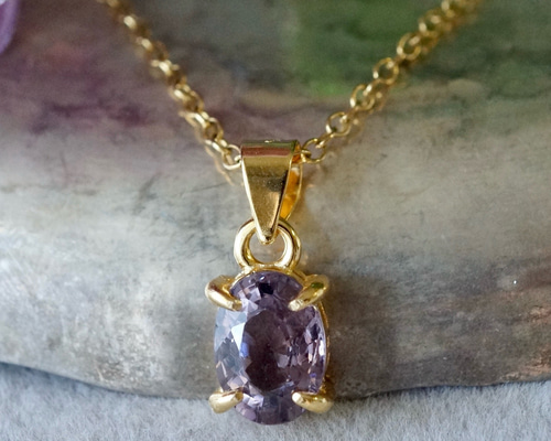 ラベンダー色のオーバル型ペンダント 送料無料】8月誕生石 再販x2 ラベンダースピネル ペンダントトップ