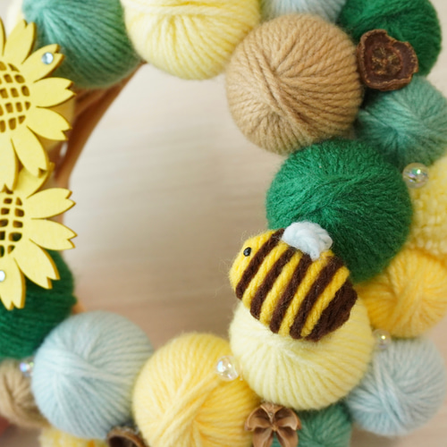 夏のひまわりリース ニットリース ハチ 毛糸玉リース リース git3.shop
