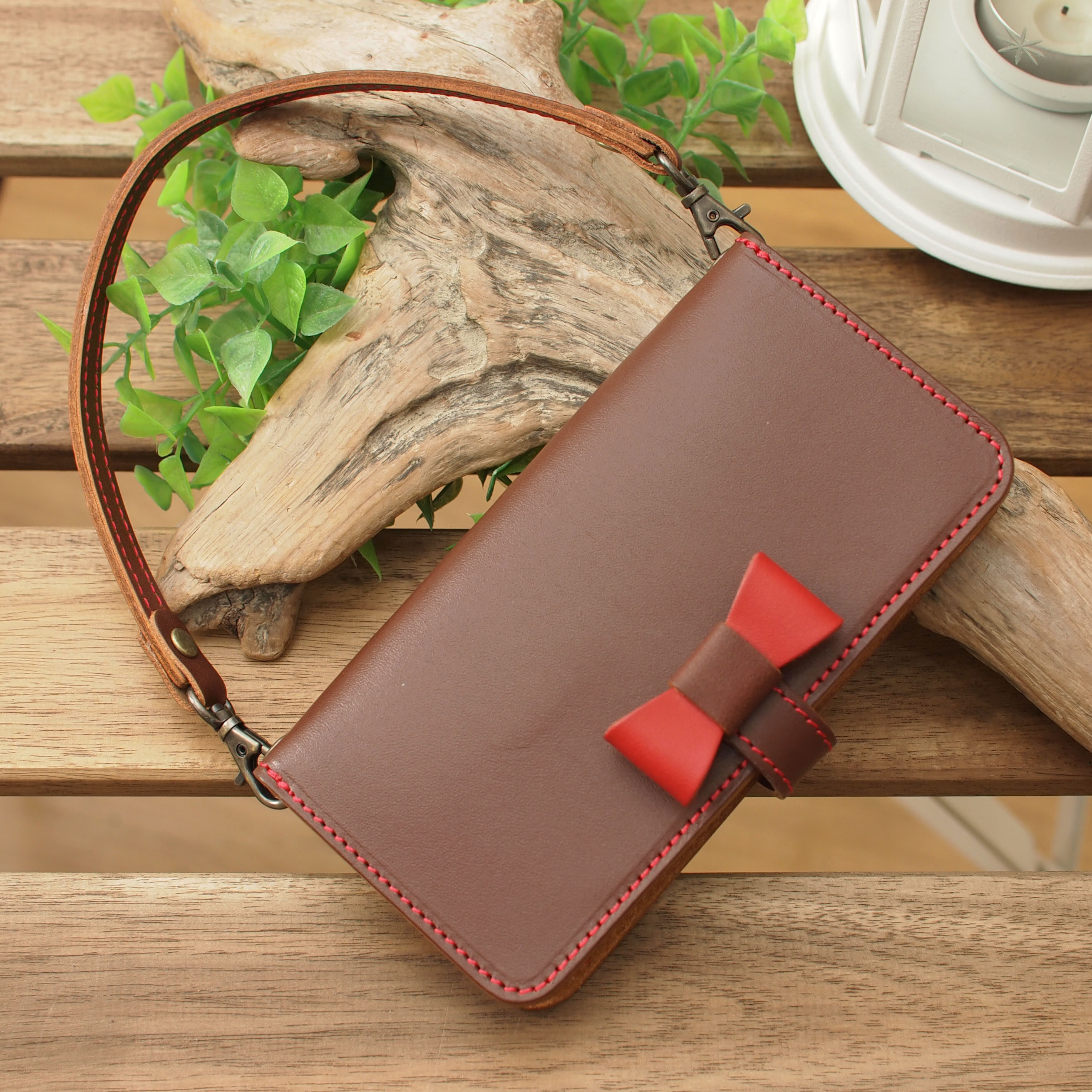 ほぼ全機種製作 リボンスマホケース＋ミニ取っ手ストラップ【姫路レザーチョコ牛革】RB-02choco