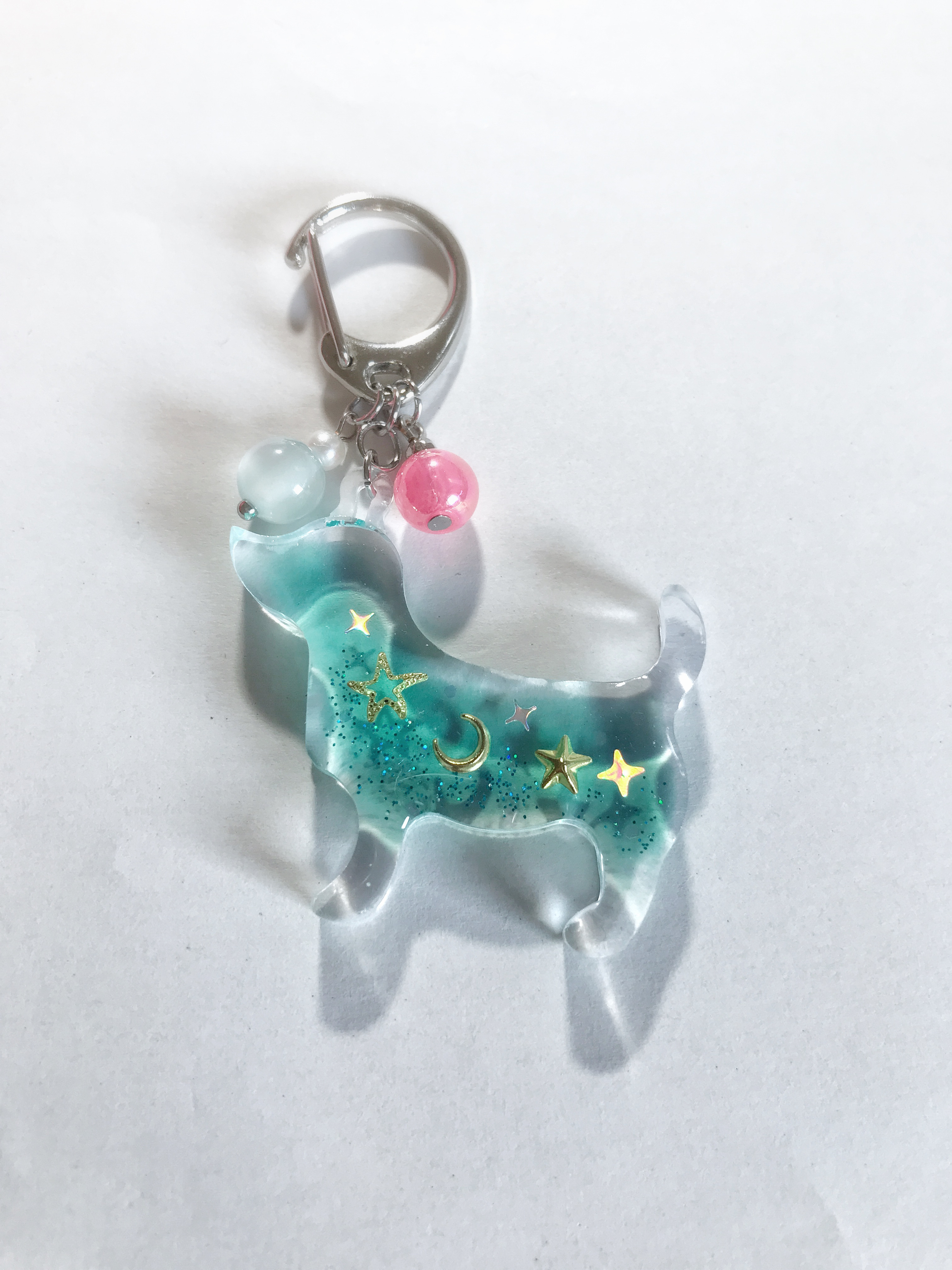 売れました　訳あり　白銀の世界　犬　キーホルダー　レジン 売れました　訳あり　白銀の世界　犬　キーホルダー　レジン