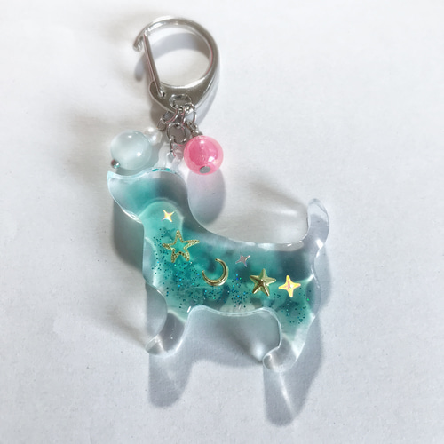 犬キラキラキーホルダー チャーム レジンキーホルダー レジンチャーム