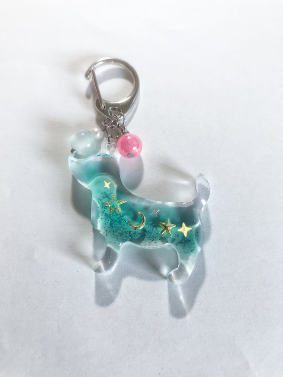 犬キラキラキーホルダー チャーム レジンキーホルダー レジンチャーム