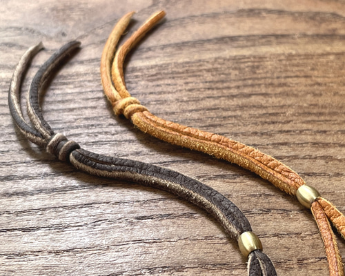 ネックレス 鹿革紐 3mm 100cm［焦茶・キャメル］真鍮ビーズ付