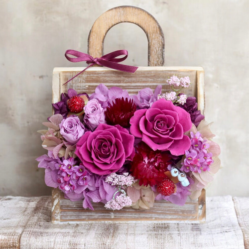 紫のバラと紫陽花のプリザーブドフラワーバッグアレンジ（クリアケース