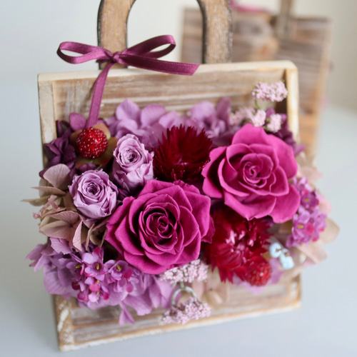 紫のバラと紫陽花のプリザーブドフラワーバッグアレンジ（クリア