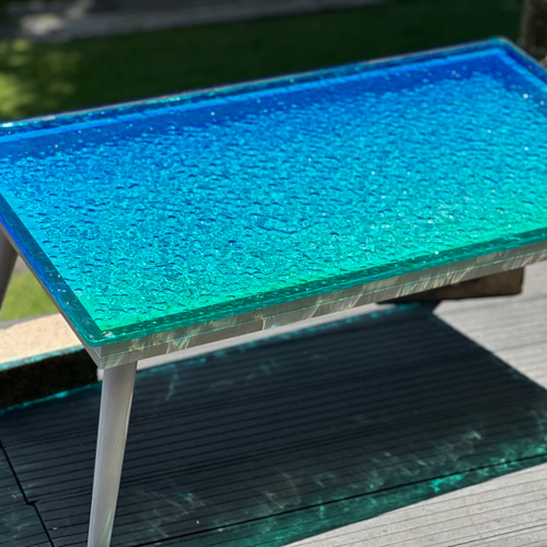 新作 ガラスセンターテーブル ブルーウォーター 碧い水面と波紋