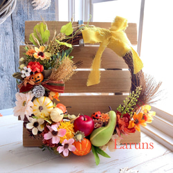 玄関に飾りたいハロウィンリース コスモスとオレンジパンプキン