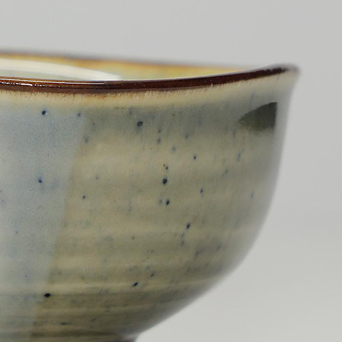 会津本郷の一楽窯。ダークグレー 陶器 円筒形 ハンドル付き 会津本郷の一楽窯。ダークグレー 陶器 円筒形 ハンドル付き 会津