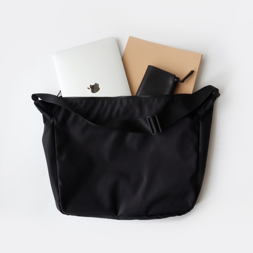 大容量ビッグショルダーバッグ / ブラック ショルダーバッグ  