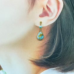 ラリマーの雫のピアス☆レジン ピアス（スタッド・一粒） meg