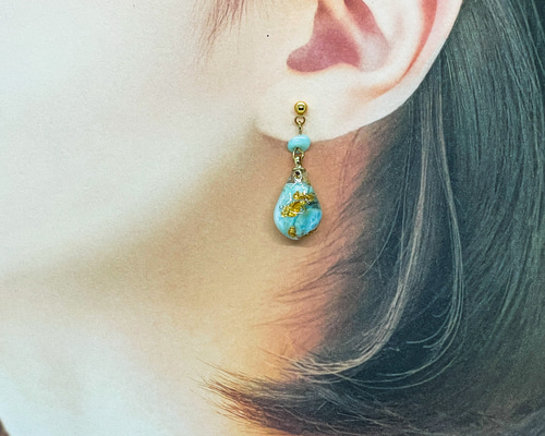 ラリマーの雫のピアス☆レジン ピアス（スタッド・一粒） meg