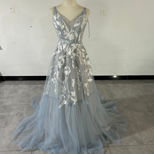 人気上昇！薄青 Vネック キャミソール カラードレス 花モチーフ 背中  