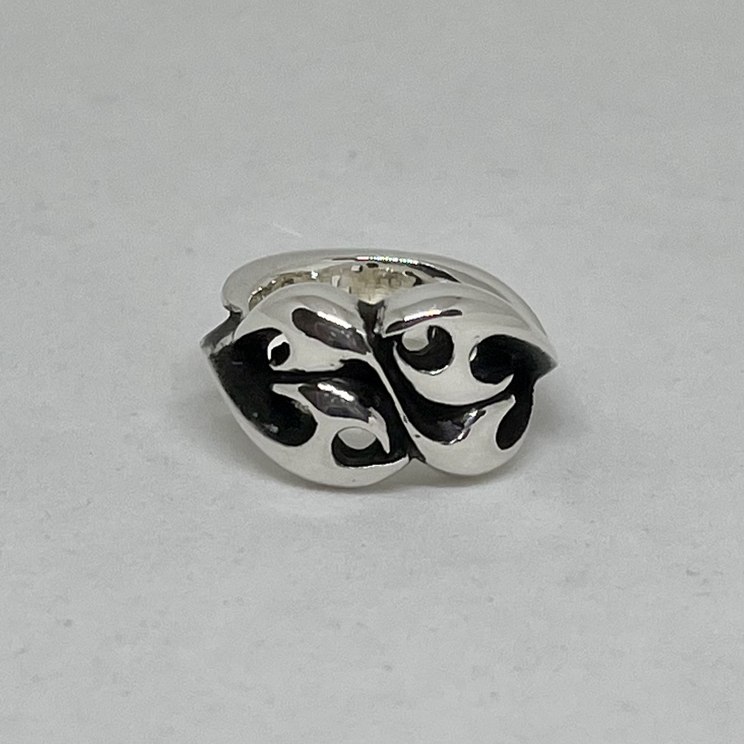 《tribal heart》ツインハートリング｜silver925・鏡面＋燻し・立体構造・対になる心・ユニセックス