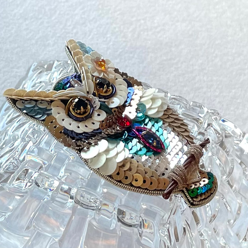 フクロウビーズ刺繍ブローチNO.8