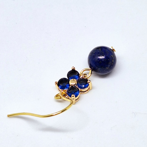 ラピスラズリと花チャームの誕生石ピアス】天然石ピアス＊サージカル