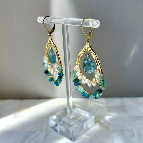 14kgf フローライトの蝶とあこやのピアス