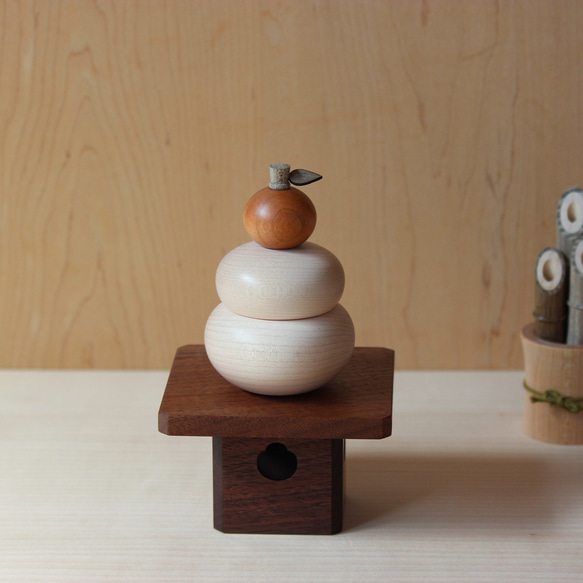 木の鏡餅 箱付き 中サイズ ウォールナット三方 その他置物 北の小さな