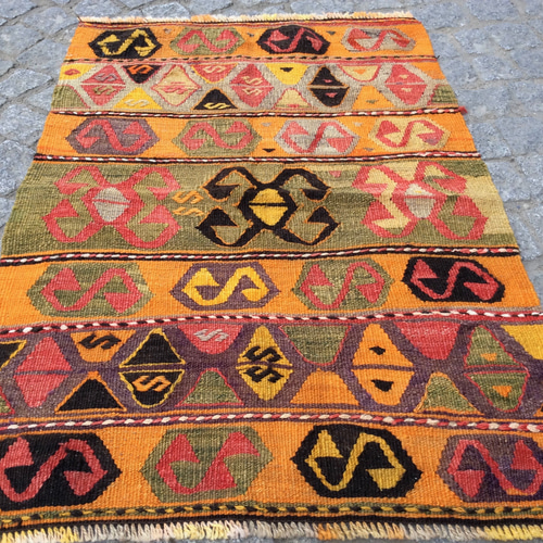 ア*ィ様 オールドキリム 手織りラグとラクダ飾りのセット オールド