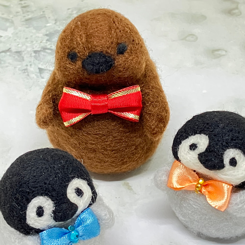 ペンギンさんとシマエナガさんの夜空のピンクッション　羊毛フェルト ペンギンさんとシマエナガさんの夜空のピンクッション 羊毛フェルト