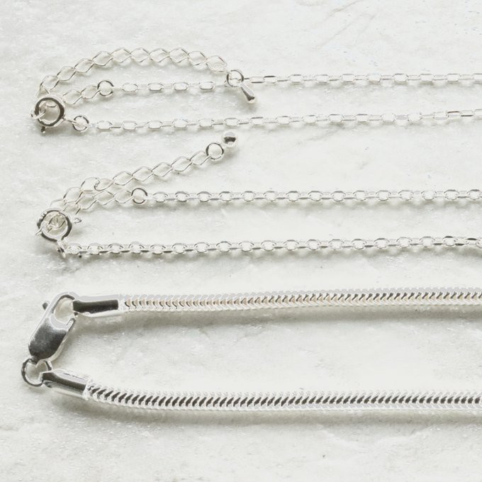 ペアにもなるボリュームスネークネックレス