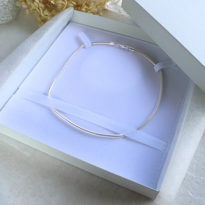 ペアにもなるボリュームスネークネックレス