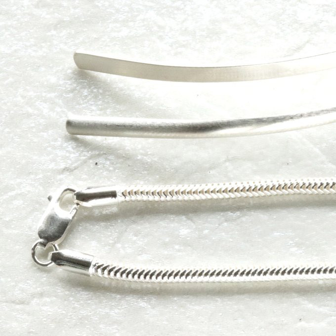 ペアにもなるボリュームスネークネックレス