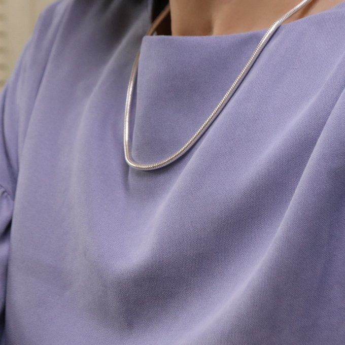 ペアにもなるボリュームスネークネックレス