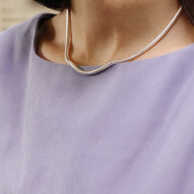 ペアにもなるボリュームスネークネックレス