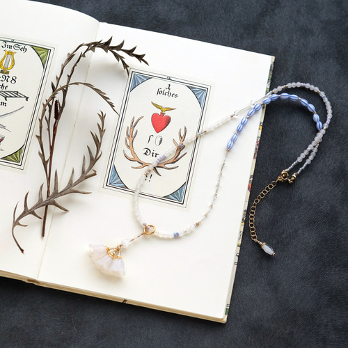 ホワイトジェードとヴィンテージ・ビーズの2wayネックレス ネックレス  