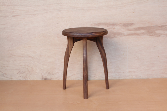 凳子R，黑胡桃木材質 第1張的照片