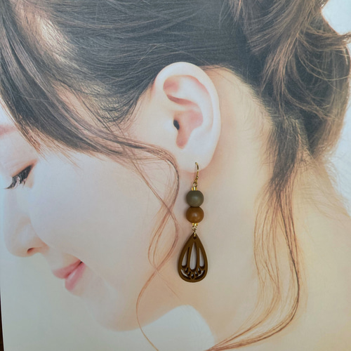 【644】ウッドビーズのイヤリング／ピアス ウッドビーズのイヤリング／ピアス ピアス（フック・チェーン